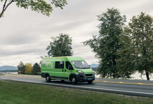 Bring-bil ute på veien